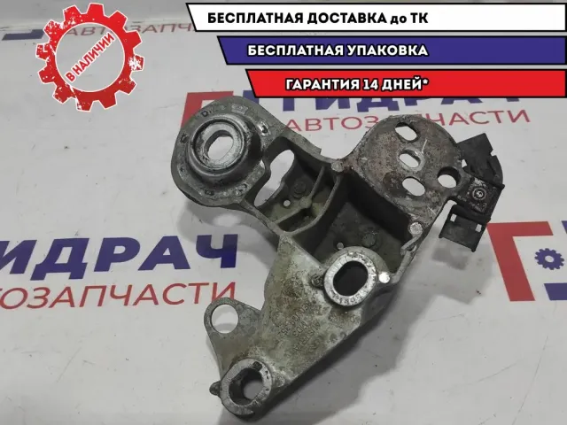 Кронштейн опоры двигателя правый Audi A4 8E0199352F.