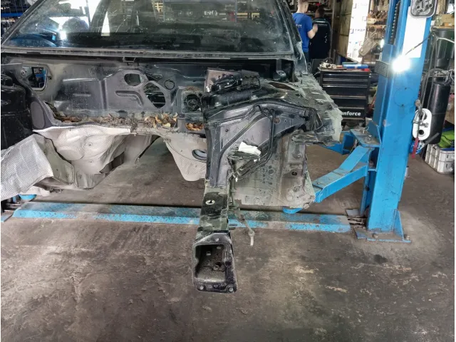Лонжерон передний левый Audi A4
