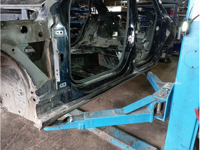 Порог со стойкой левый Audi A4