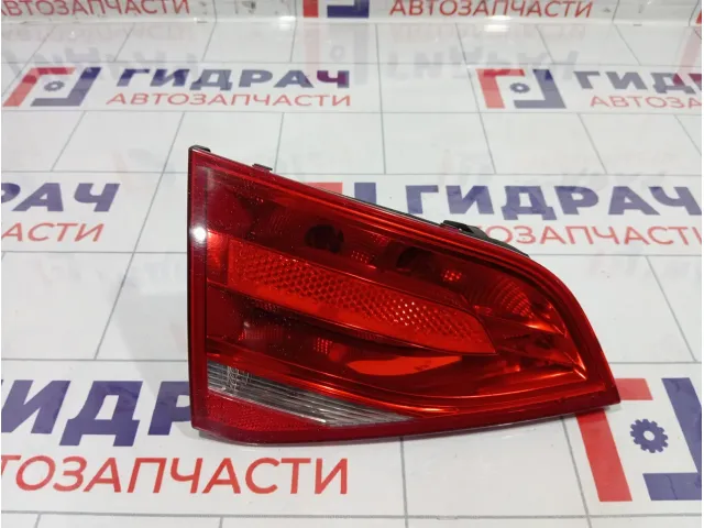 Фонарь задний внутренний Audi A4 8K5945093D