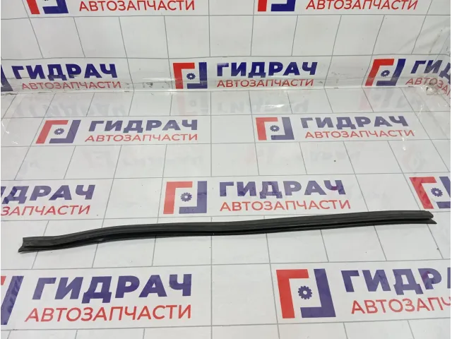 Уплотнитель стекла передний левый Audi A4 8K0837479C