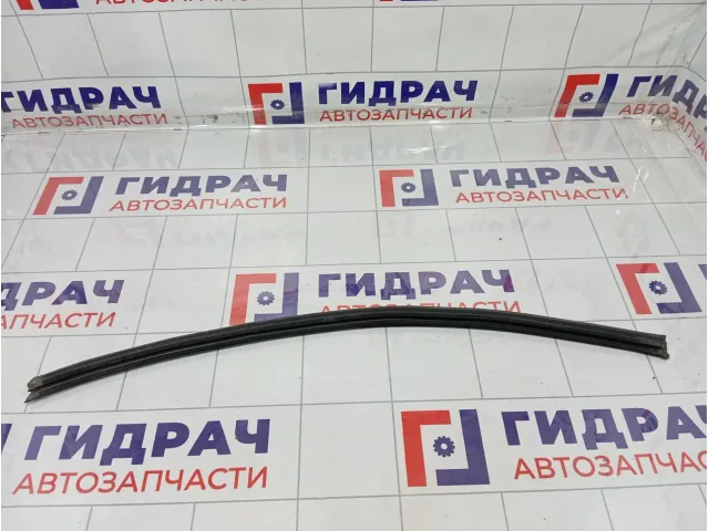 Уплотнитель стекла передний правый Audi A4 8K0837480C