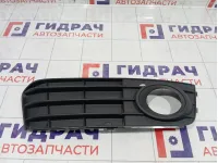 Решетка в бампер правая Audi A4 8K0807682A