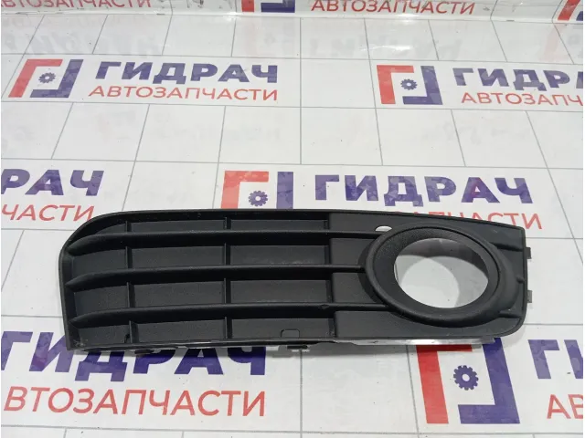 Решетка в бампер правая Audi A4 8K0807682A