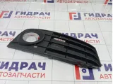 Решетка в бампер правая Audi A4 8K0807682A
