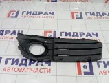 Решетка в бампер правая Audi A4 8K0807682A