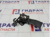 Крючок капота Audi A4 8T0823480