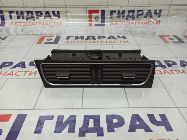 Дефлектор воздушный в торпедо центральный Audi A4 8T1820951CWVF