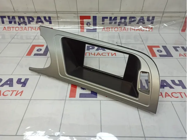 Накладка торпедо Audi A4 8K1857186GR66