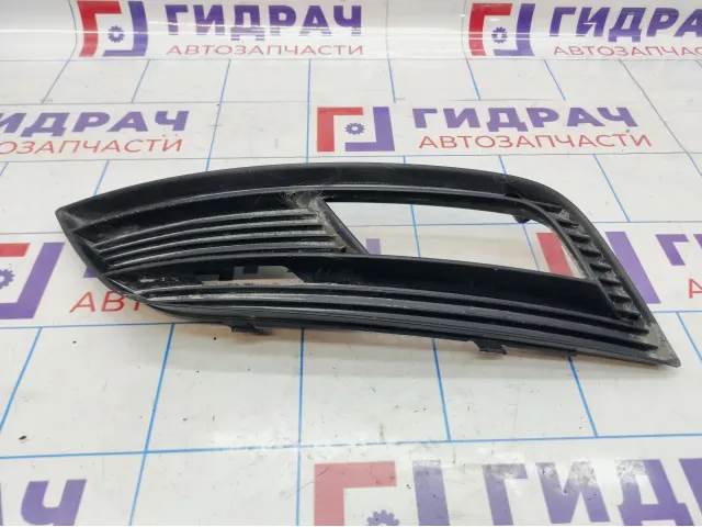 Решетка в бампер левая Audi A4 (B8) 8K0807681K01C
