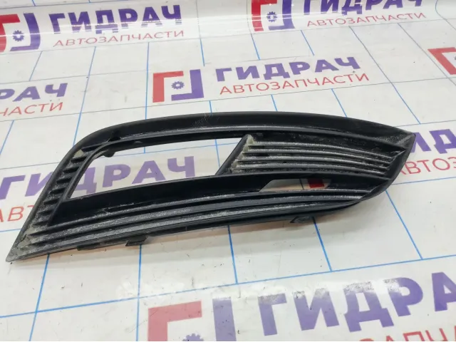 Решетка в бампер правая Audi A4 (B8) 8K0807682K01C