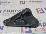 Кронштейн задней балки правый Audi A4 (B8) 8K0505220F