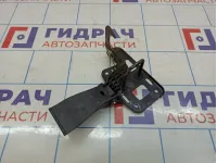 Крючок капота Audi A4 (B8) 8T0823480