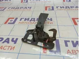 Крючок капота Audi A4 (B8) 8T0823480