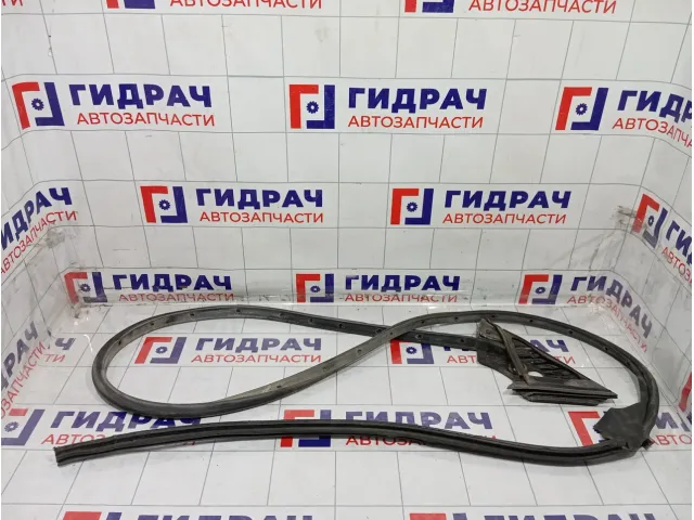 Уплотнитель двери передней левой Audi A5 8T0845353E
