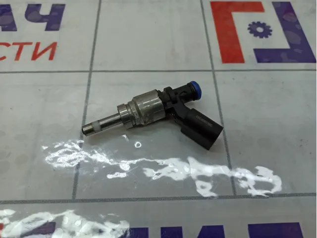 Форсунка инжекторная Audi A5 06E906036F
