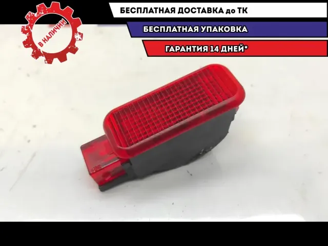Плафон салонный (в обшивку двери красный) Audi A6 8D0947411.