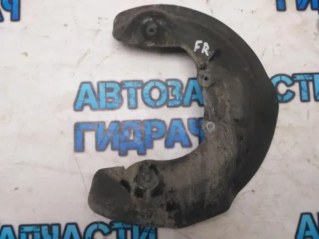 Пыльник тормозного диска передний правый Audi A6 С6 2007 4F0615312A Отличное состояние