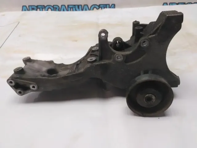 Кронштейн генератора Audi A6 С6 2007 06D903143D Отличное состояние