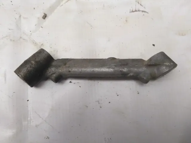 Кронштейн впускного коллектора Audi A6 С6 2007 06F129723F Отличное состояние