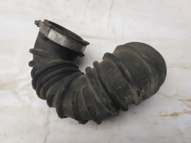 Патрубок воздушного фильтра Audi A6 С6 2007 06D129627H Отличное состояние