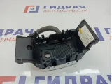 Накладка декоративная Audi A8 4E1713111E3Q7. На кулису КПП. Царапины.