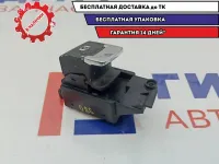 Кнопка фиксатора стояночного тормоза Audi A8 4E1927225A. Царапины.