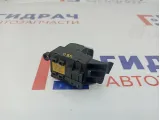 Кнопка фиксатора стояночного тормоза Audi A8 4E1927225A. Царапины.