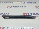 Накладка на стойку левая Audi A8 4E0853377B. Царапины, потертость.