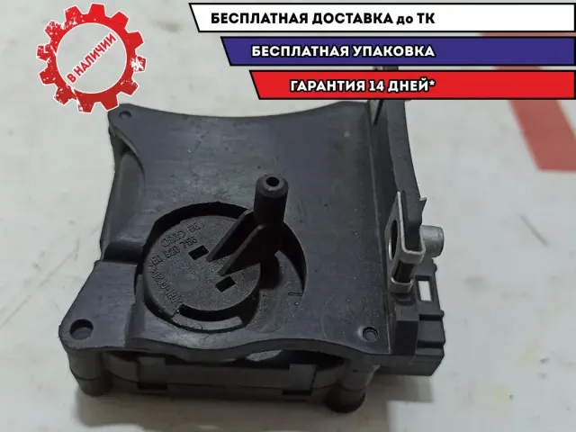 Моторчик заслонки отопителя Audi A8 4E0820511.