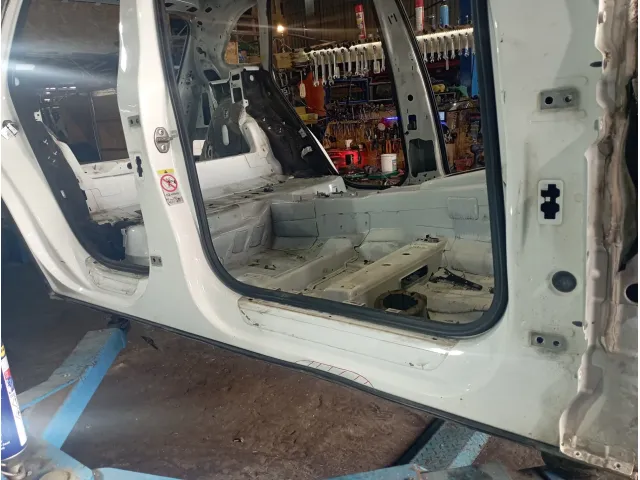 Порог со стойкой правый Audi Q5 (8R)