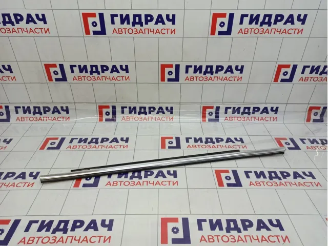 Накладка стекла заднего правого Audi Q5 (8R) 8R0853764C2ZZ