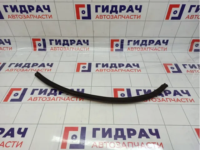 Уплотнитель стекла переднего правого Audi Q5 (8R) 8R0837480B