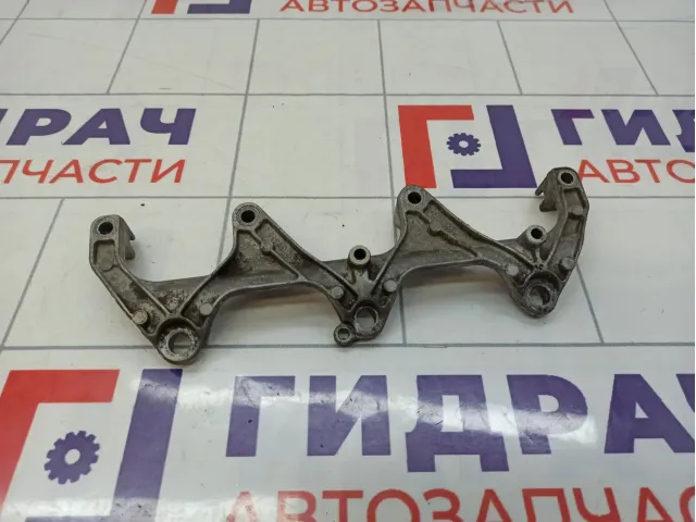 Кронштейн топливной рейки Audi Q5 (8R) 06E133340A