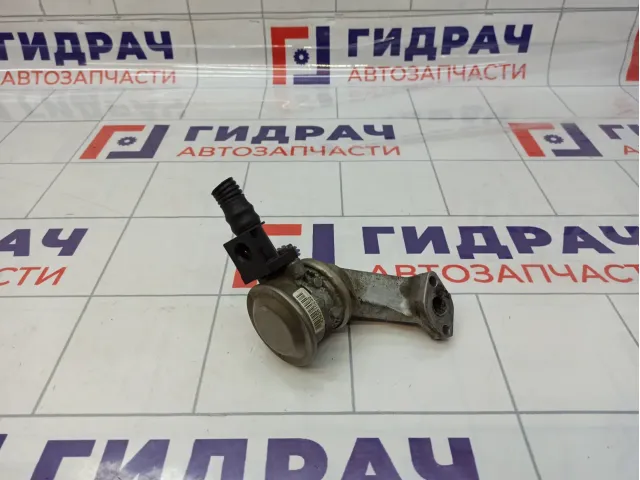 Клапан рециркуляции выхлопных газов правый Audi Q5 (8R) 06E131102A