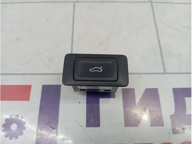 Кнопка открывания багажника Audi Q7 (4L) 4G0959831A5PR