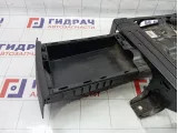 Кронштейн переднего правого сиденья Audi Q7 (4L) 7L0881678G