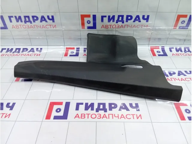 Обшивка стойки задней правой нижняя Audi Q7 4L0867768A