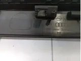 Обшивка двери (крышки) багажника верхняя Audi Q7 4L0867606