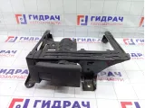 Кронштейн сиденья переднего правого Audi Q7 7L0881678D