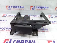 Кронштейн сиденья переднего правого Audi Q7 7L0881678D