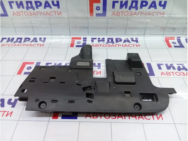 Накладка торпедо нижняя левая Audi Q7 4L1815173B