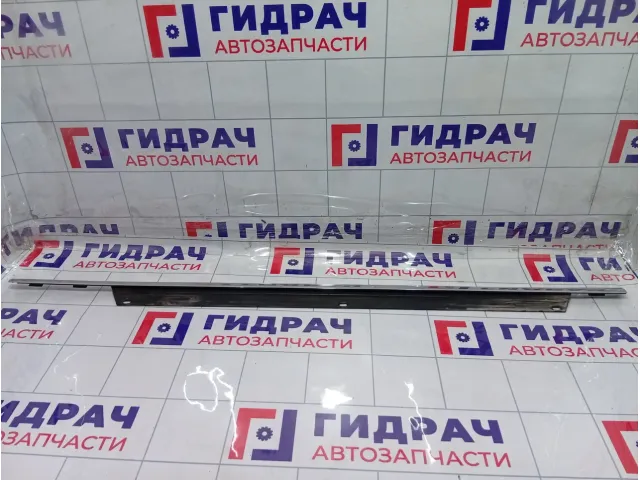 Молдинг стекла двери передней левой Audi Q7 4L0853283C