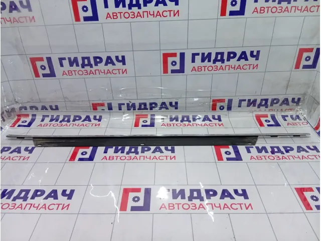 Молдинг стекла двери передней правой Audi Q7 4L0853284C