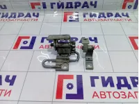 Петли двери передней левой Audi Q7 4L0831401A