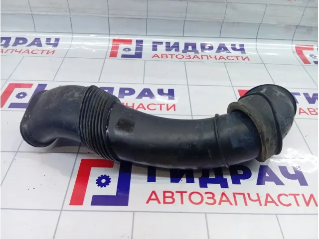 Патрубок воздушного фильтра правый Audi Q7 7L6129609D