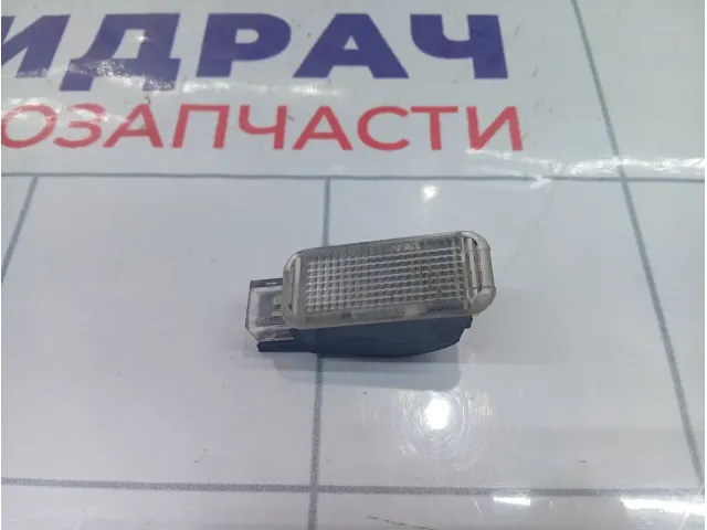 Плафон салонный Audi Q7 4B0947415A