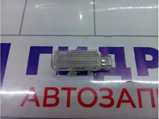 Плафон салонный Audi Q7 4B0947415