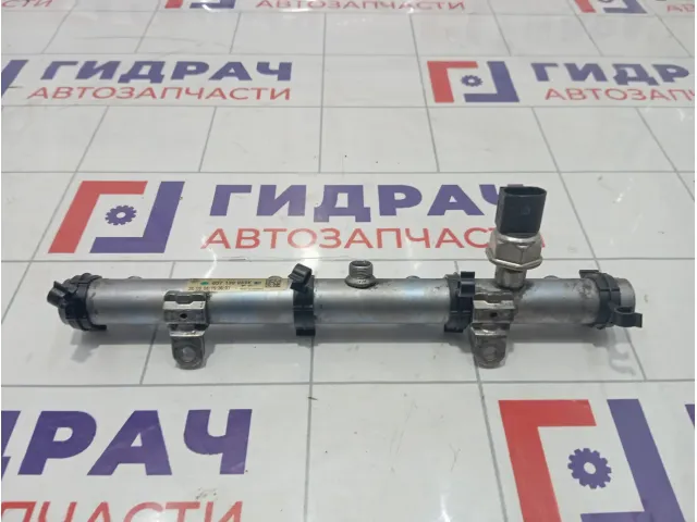 Топливная рампа (топливная рейка) левая Audi Q7 057130089K