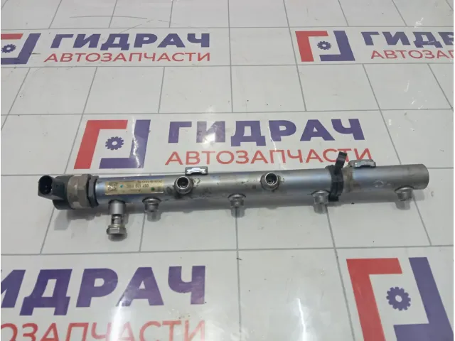 Топливная рампа (топливная рейка) правая Audi Q7 057130090L